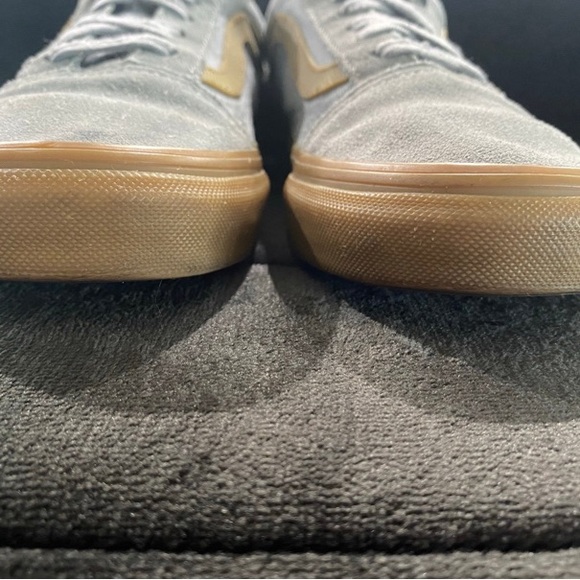 Gray and brown vans - Picture 5 of 9